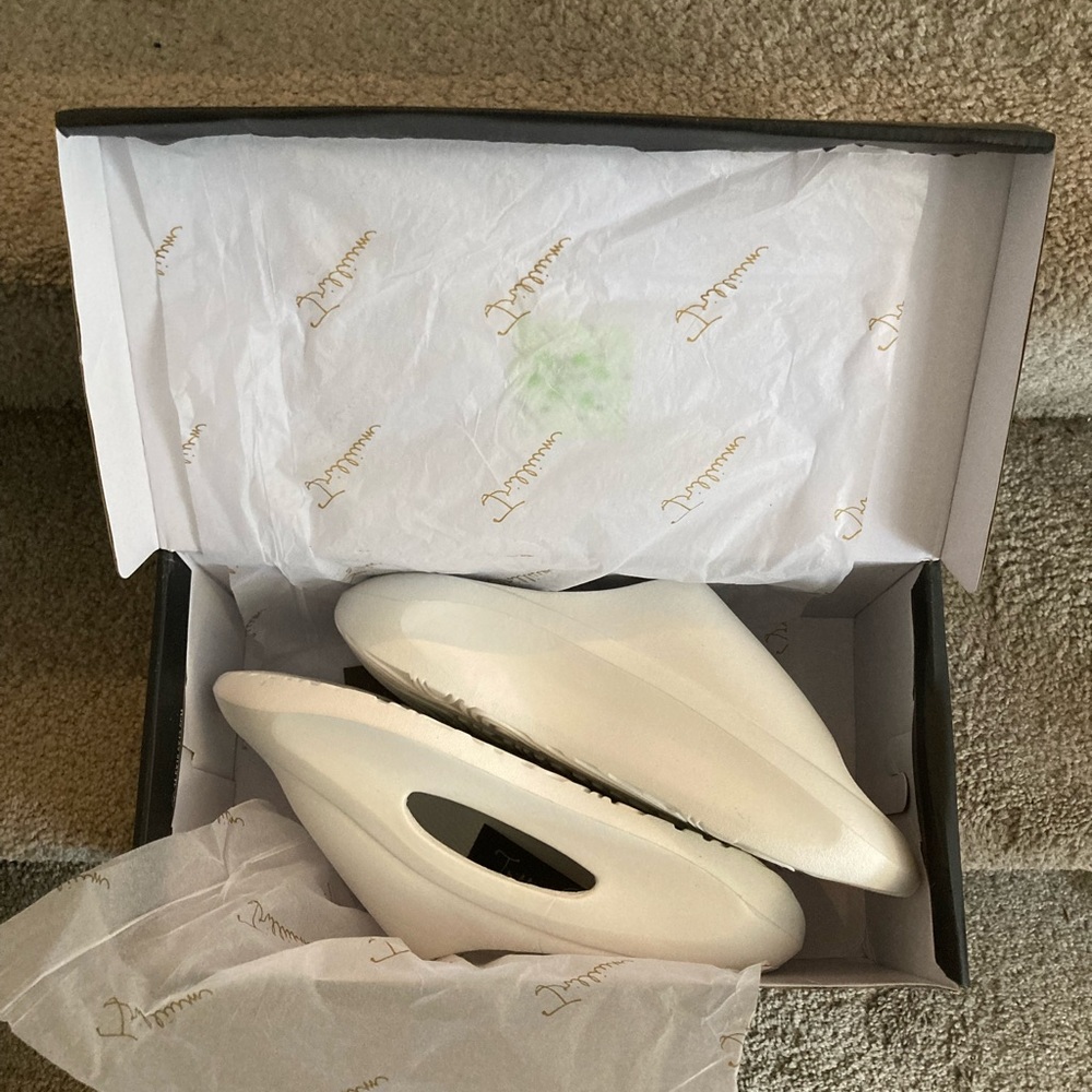 NWB Men’s TRILLIUM Slides Size 11